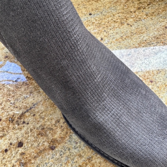 Aquatalia Taylor Texture Dark Gray Suede Ankle Boots - Picture 7 of 8